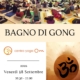 Sala del Centro Yoga Om di Bologna durante un bagno di gong, locandina della serata di venerdì 18 settembre 2026