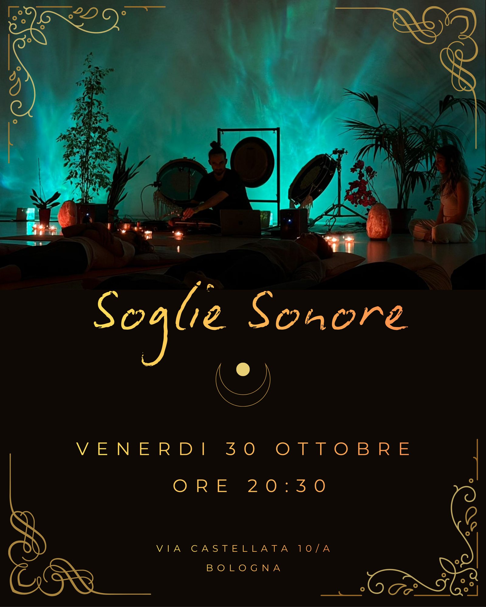 Locandina di Soglie Sonore: sala in penombra con luce turchese, un musicista suona gong e tamburi tra piante e candele, persone distese; venerdì 30 Ottobre 2026 ore 20:30 al Centro Yoga Om di Bologna
